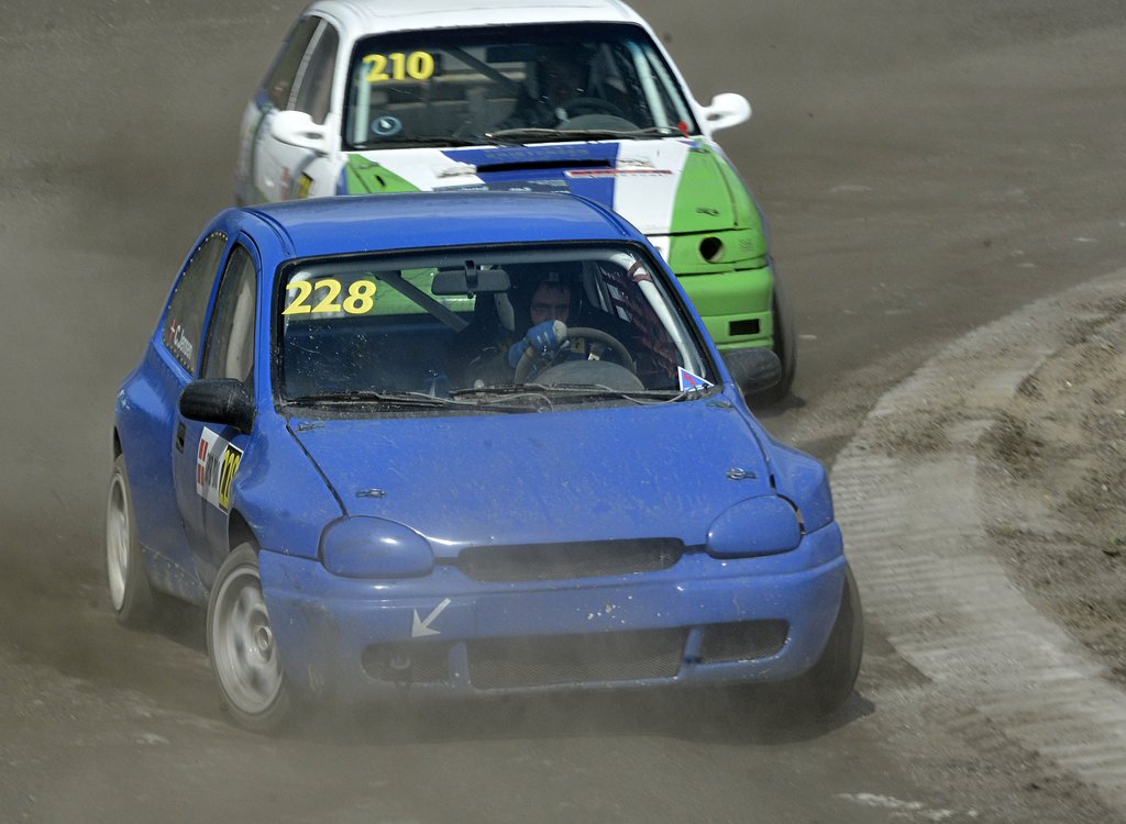 Carsten Jensen giver fuld gas i SUPER 2000 med sin Opel Corsa
